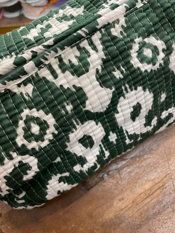 Beauty Indiani Base Verde Bosco disegni bianchi