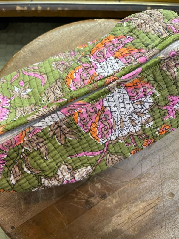 Beauty Indiani Base Verde Muschio Fiori Rosa Beauty Indiani Base Verde Muschio Fiori Rosa