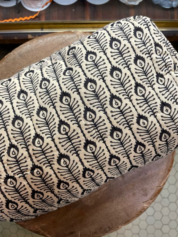 Beauty Indiani Piume Nere base Ecrù Beauty Indiani Piume Nere base Ecrù