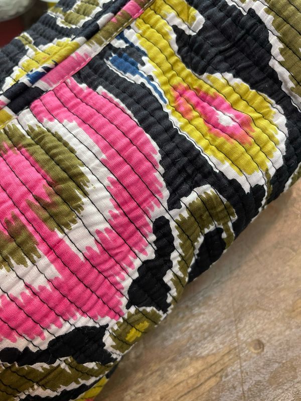 Beauty Indiani Nero e Fucsia Astratto