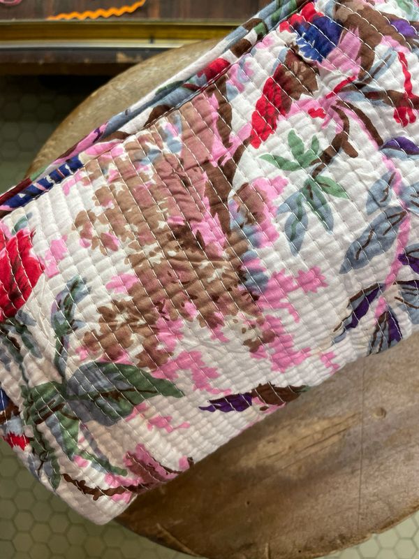 Beauty Indiani Fiori Rosa Base Bianca Beauty Indiani Fiori Rosa Base Bianca