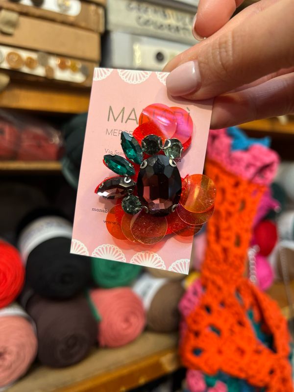 Spilla Manabì Paillettes e Cristalli Rosa Spilla Manabì Paillettes e Cristalli Rosa