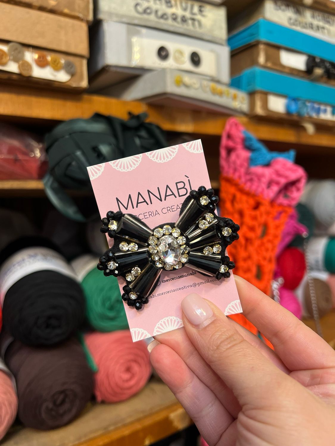 Spilla Manabì Fiocco Pietre Nero