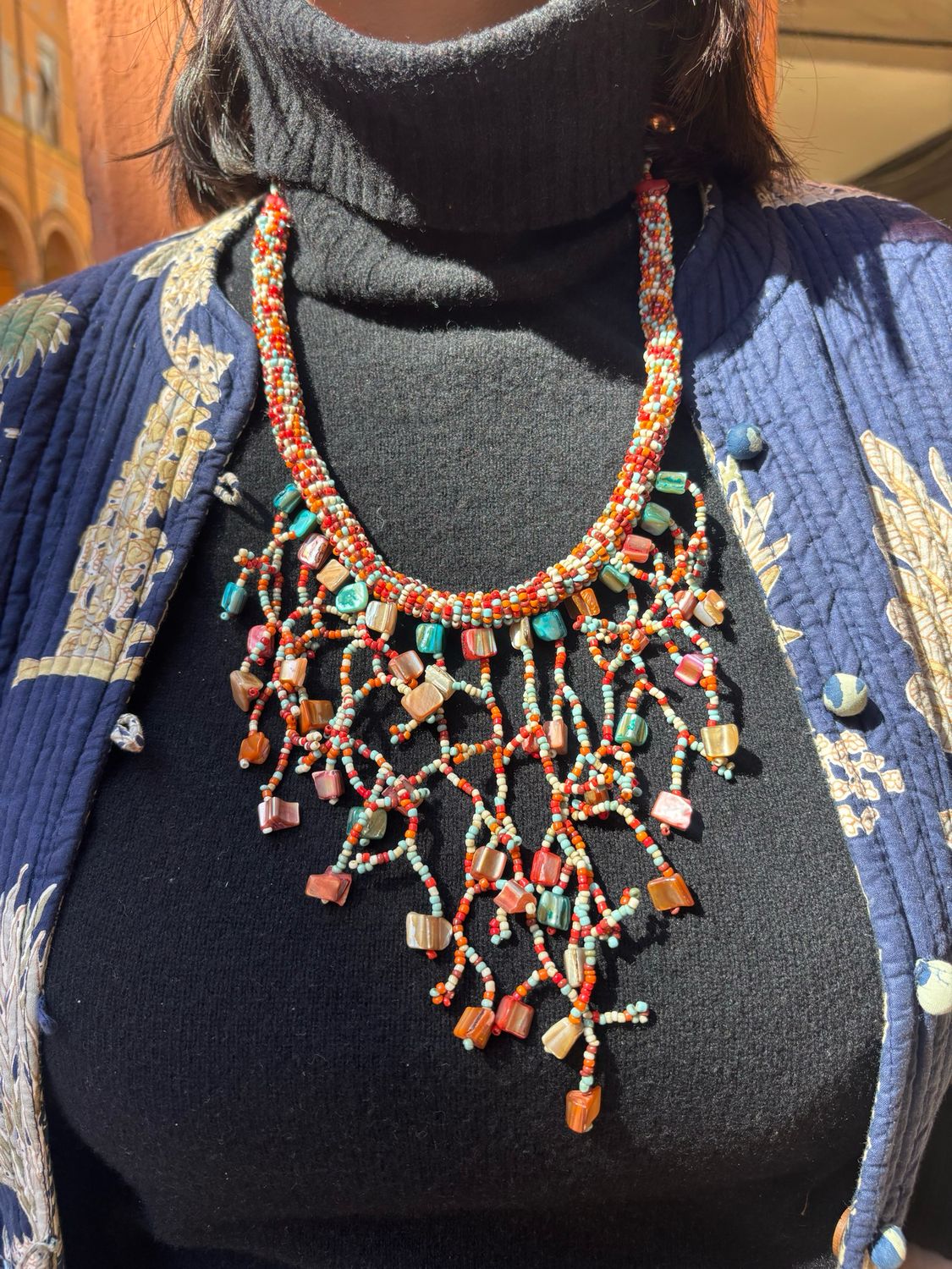 Collana Indonesia Corallo Tubolare, colore: multicolor arancione rosso e celeste