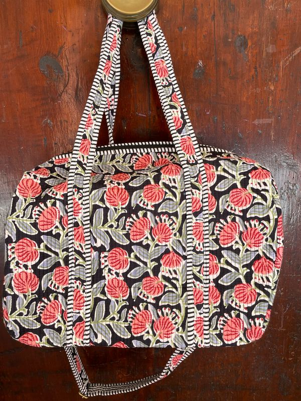 Duffle Bag Indiano fiori Rosa e Verde Salvia fondo Nero