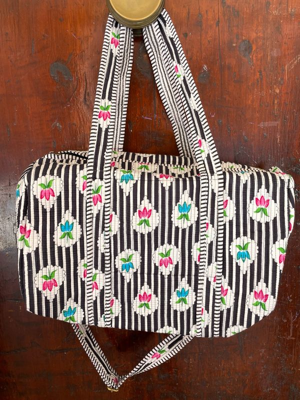 Duffle Bag Indiano fiori Rosa e Turchesi fondo righe Bianco/Nero