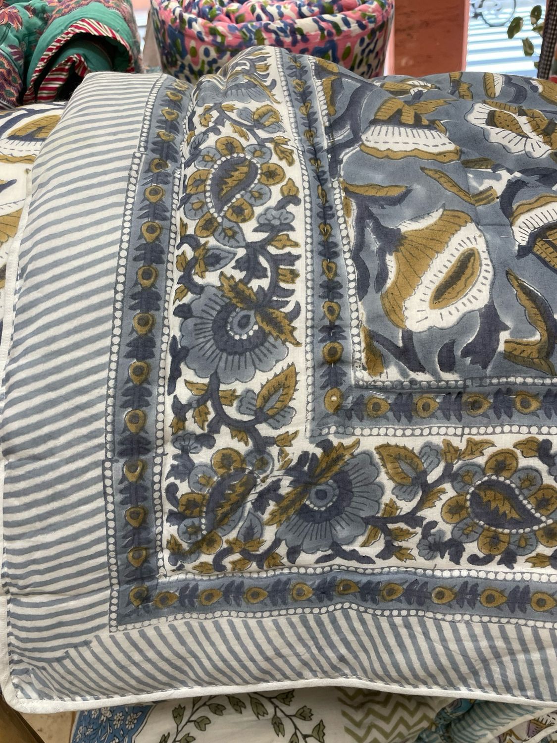 Trapunta Morbida 150x225 LETTO SINGOLO fiori grigi