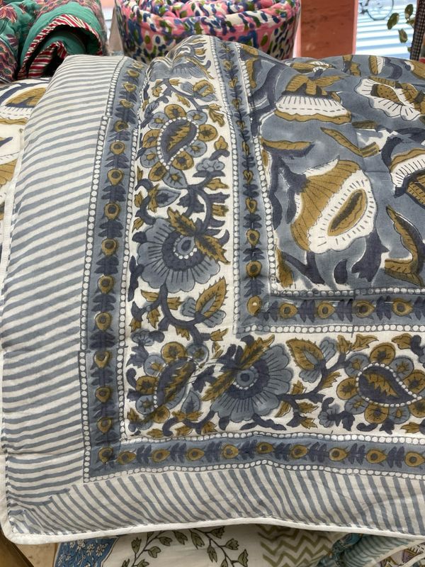 Trapunta Morbida 150x225 LETTO SINGOLO fiori grigi