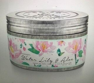 Tried &amp; True/ 4 oz. Water Lily &amp; Aloe candle