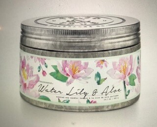 Tried &amp; True/ 14 oz. Water Lily &amp; Aloe candle