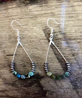 Jewelry/turquoise earring