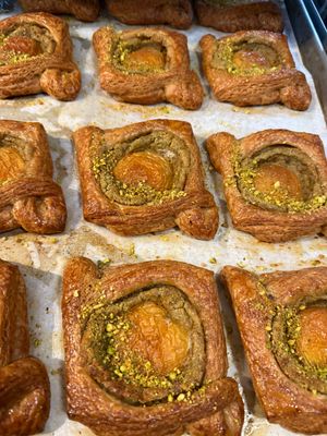 Diamond, Apricot on Pistachio Cream