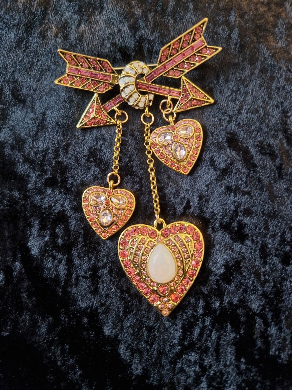 Heart and Arrow Brooch Pink