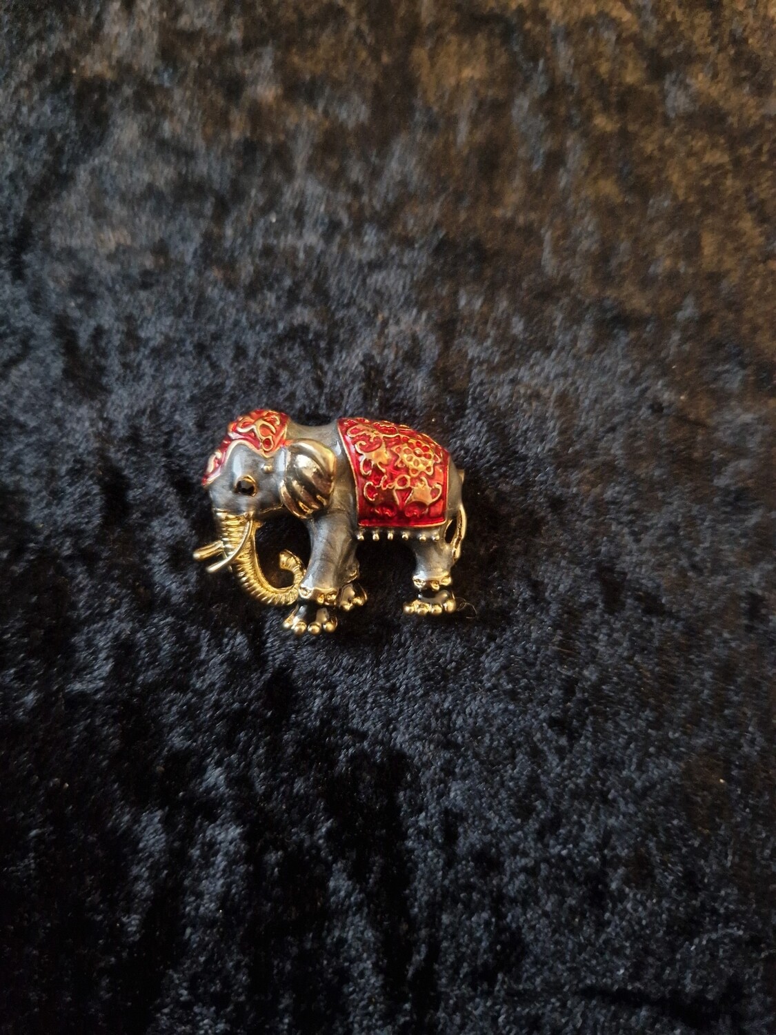 Elephant Brooch Light Grey