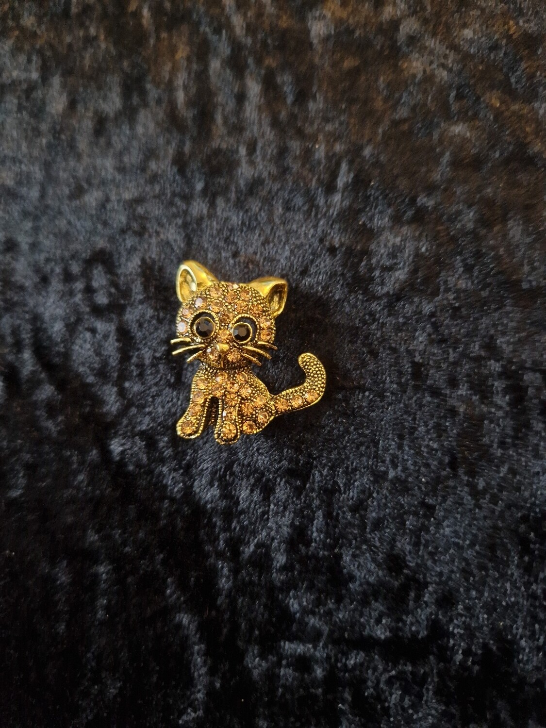 Cat Brooch Gold Tone