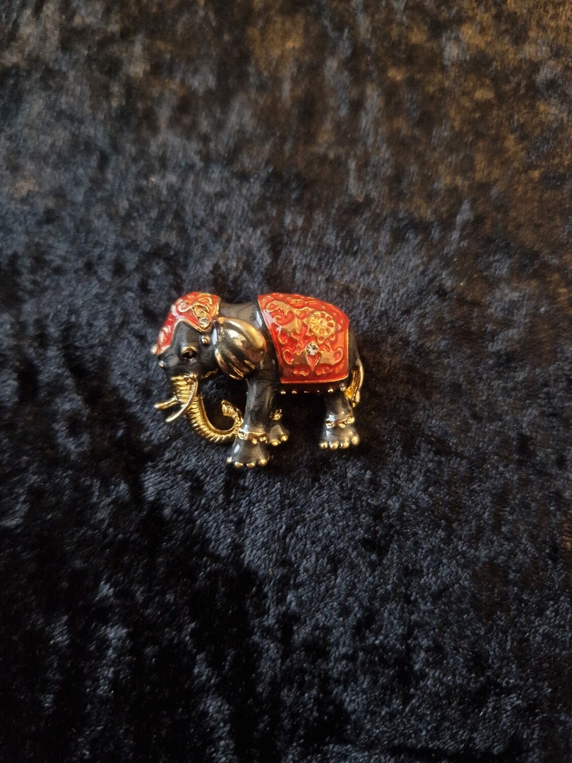 Elephant Brooch Dark Grey