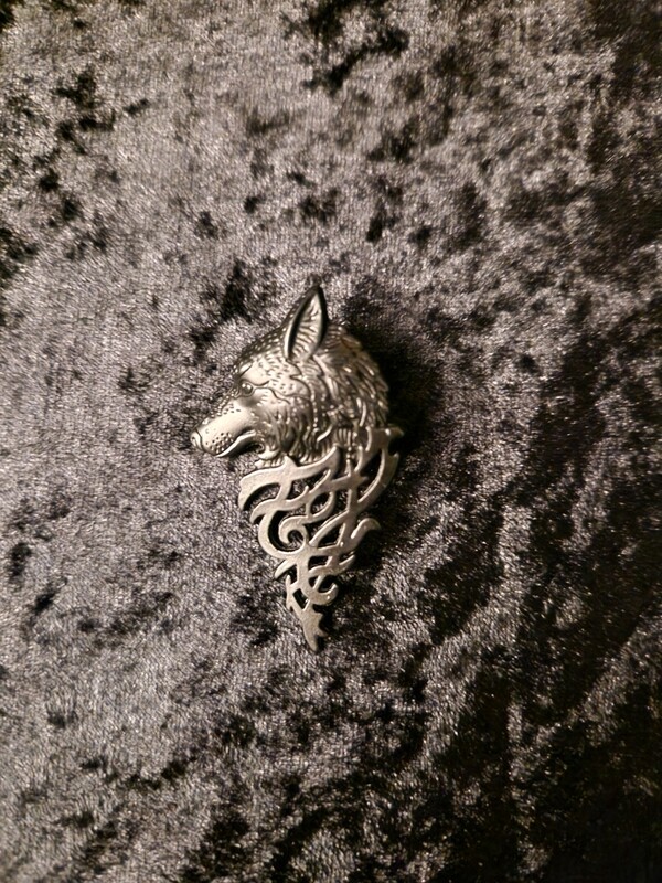 Wolf Pin Black Tone