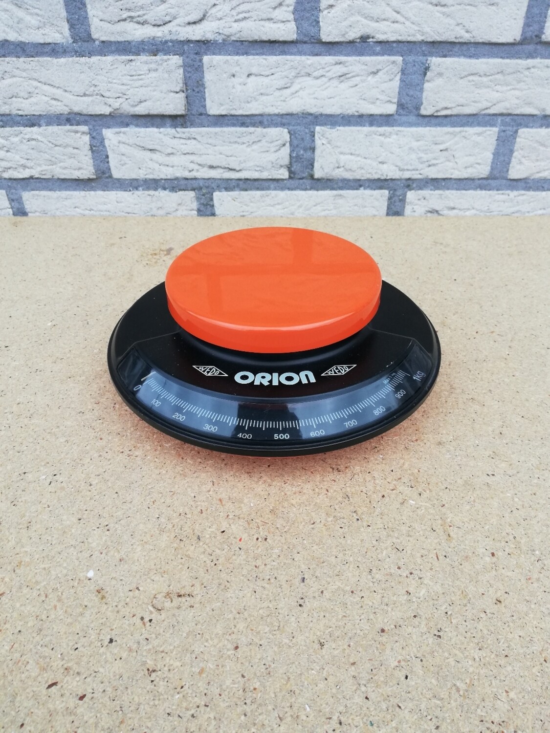 Retro oranje weegschaaltje 1kg