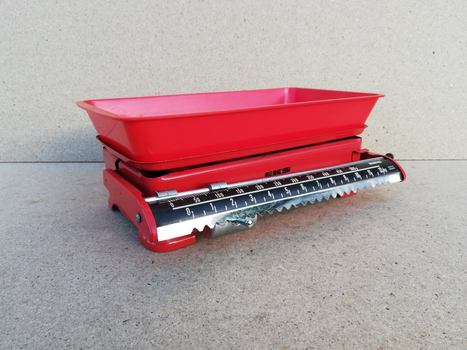 Vintage weegschaal EKS rood 12kg