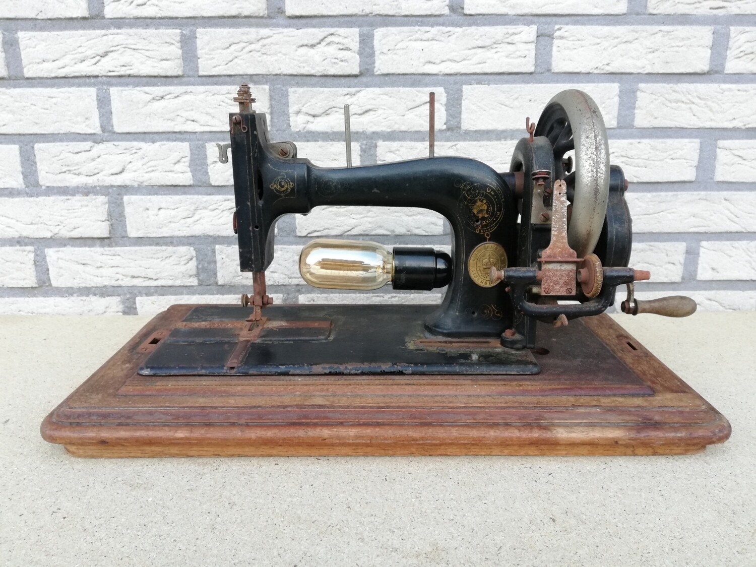 Naaimachine lamp