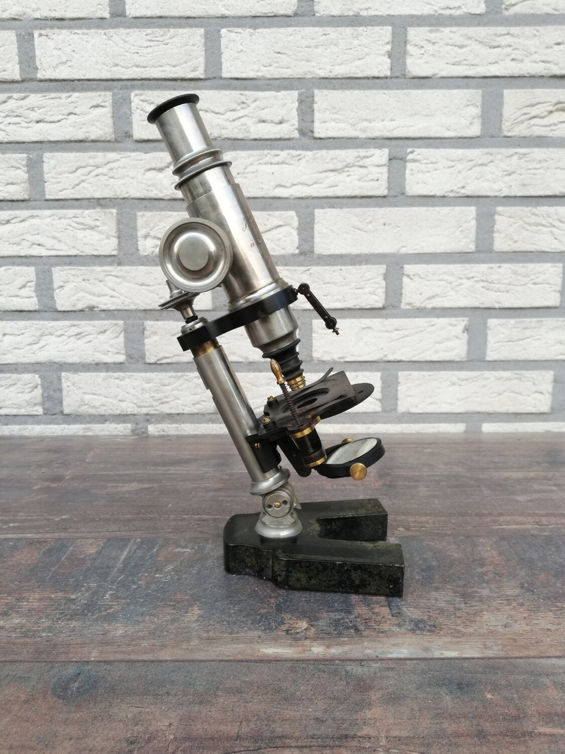 Antieke microscoop J. Bourigeaud
