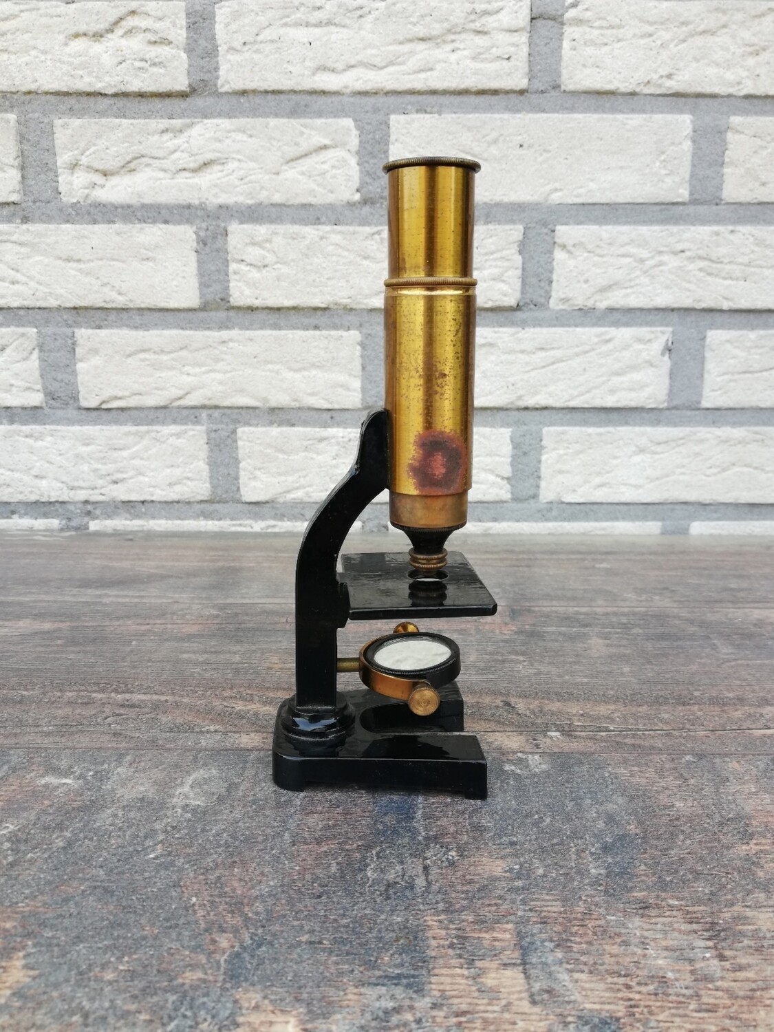 Antiek microscoopje merkloos