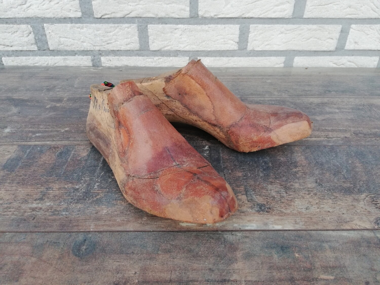 Oude houten schoenleesten