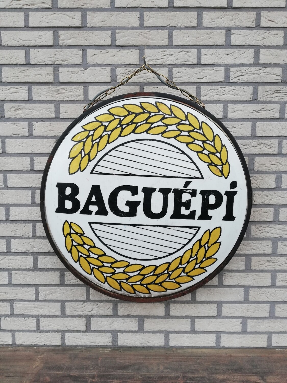 Oude lichtreclame Baguépi