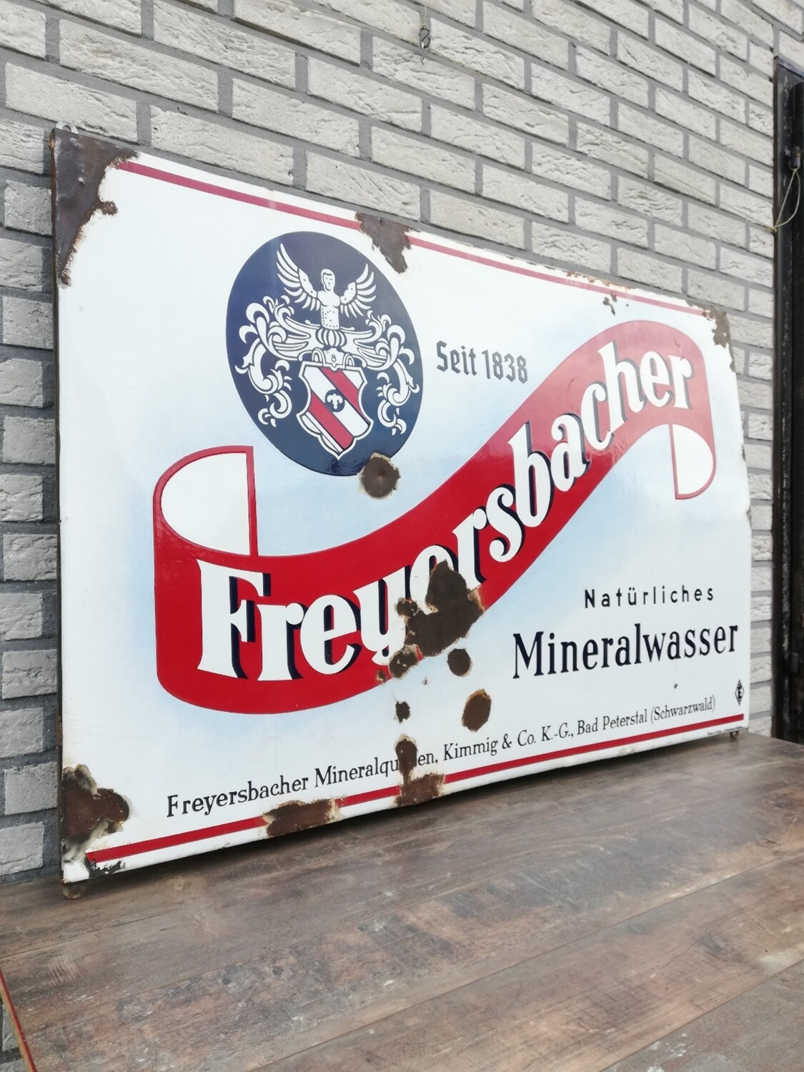 Groot emaille bord Freyersbacher mineralwasser