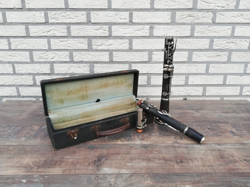 Oude klarinet in koffertje