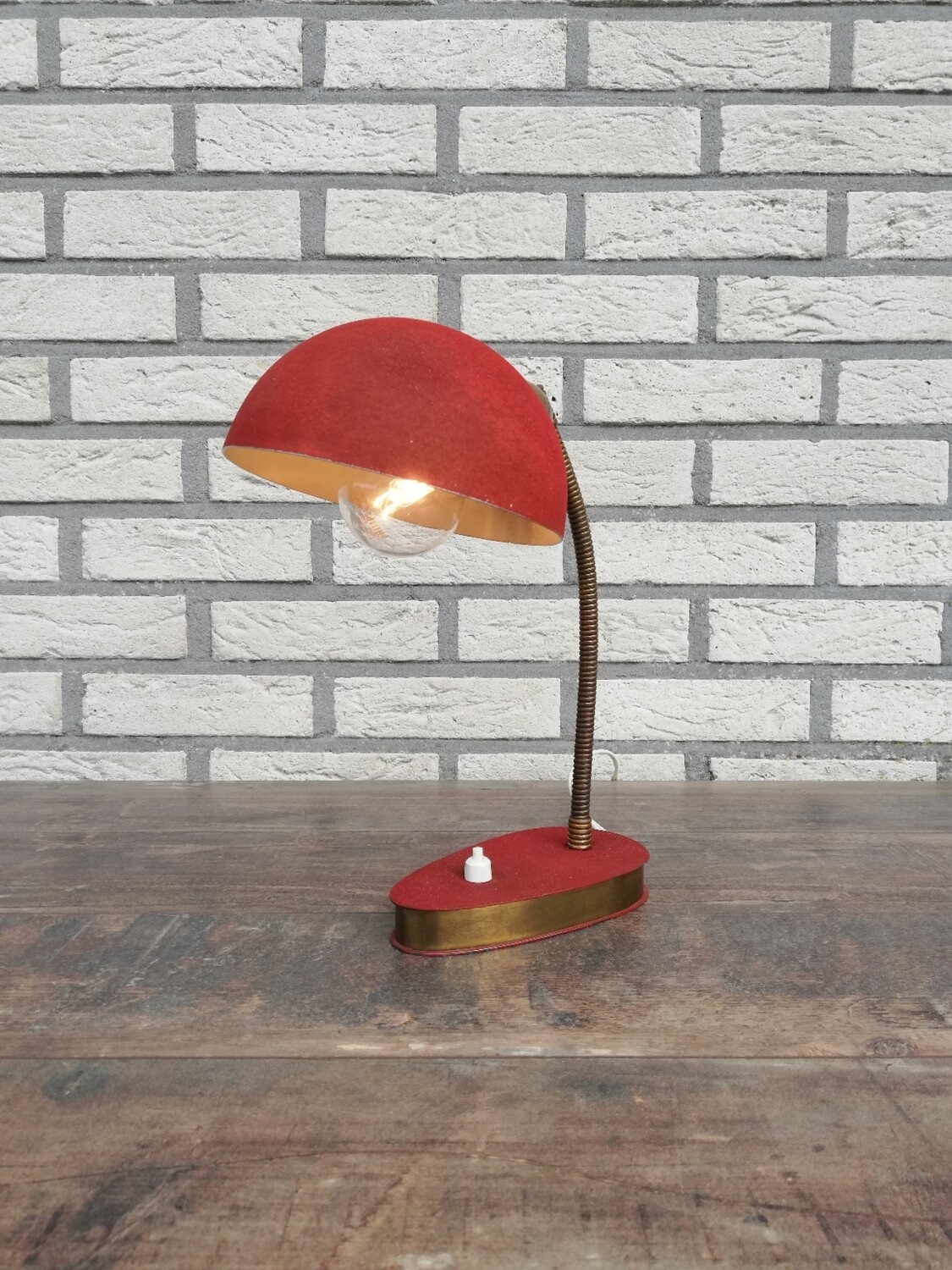 Jaren '50 bureaulamp rood / messing