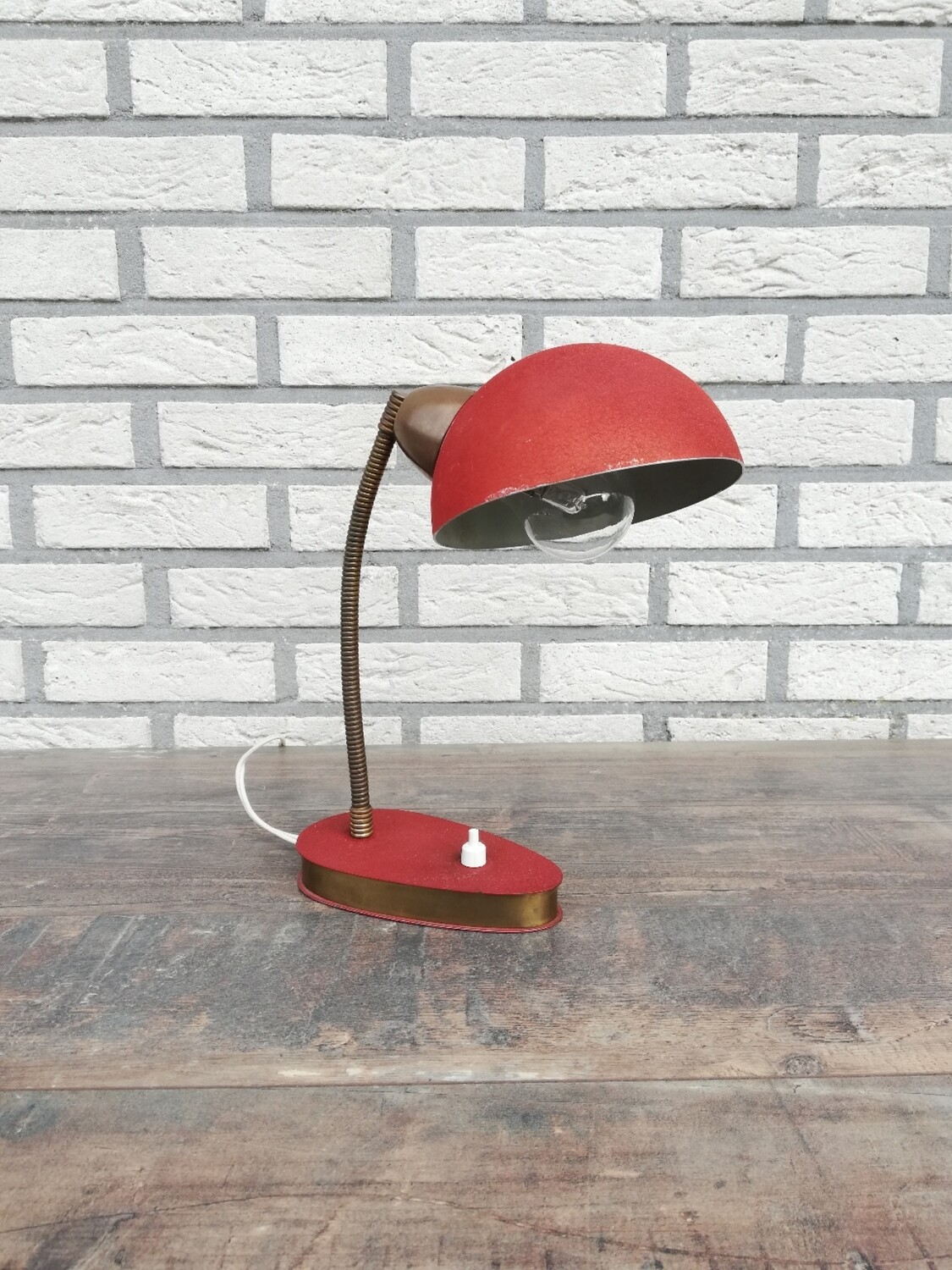 Jaren '50 bureaulamp rood / messing