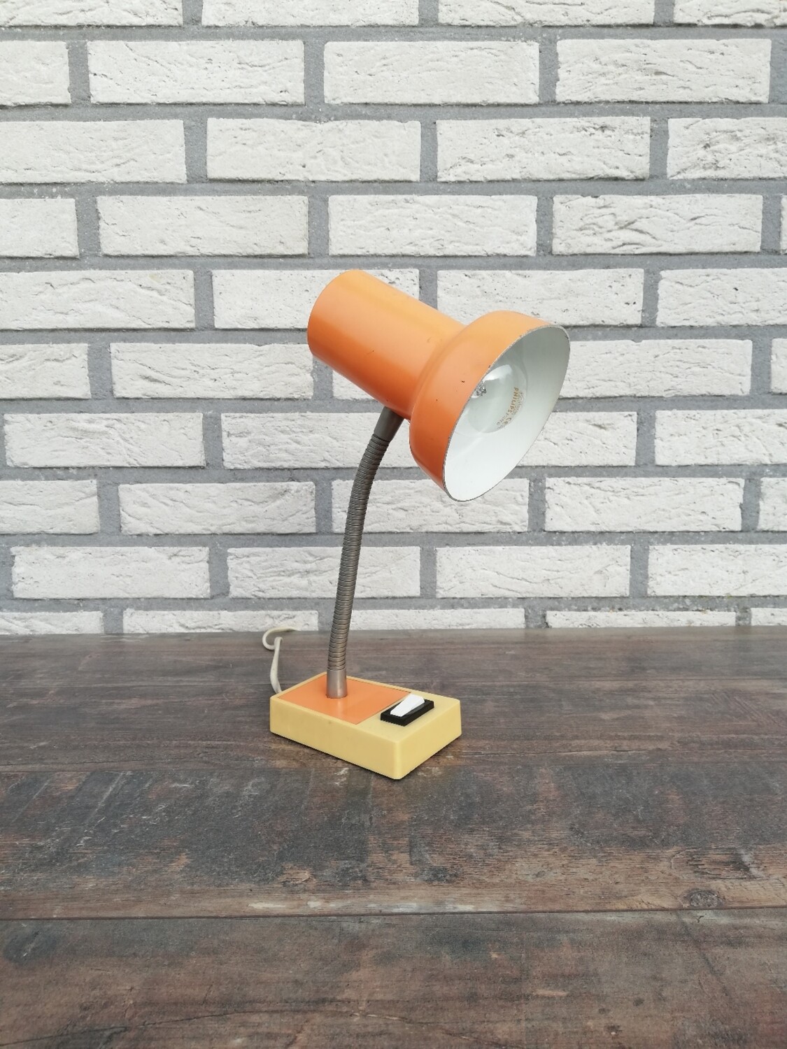 Vintage bureaulampje oranje SIS