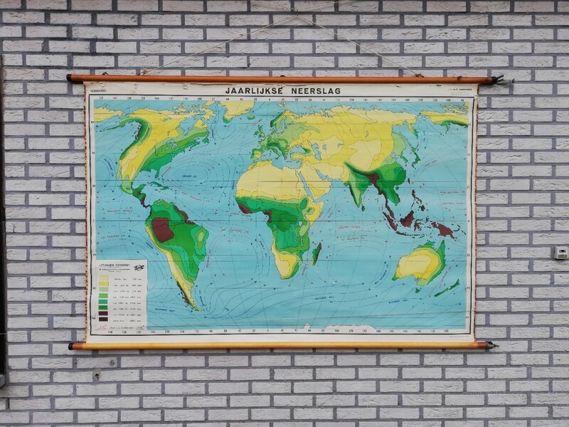 Schoolkaart - wereld / jaarlijkse neerslag
