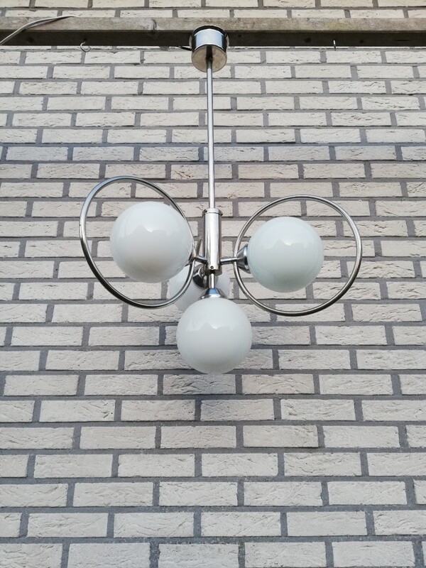Chroom hanglamp 4 witte bollen