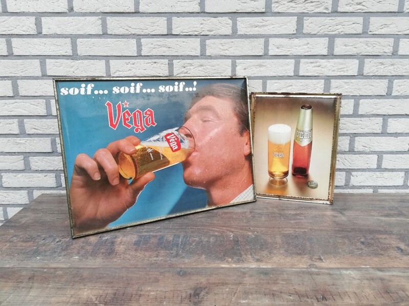 2 kartonnen bordjes Vega bier