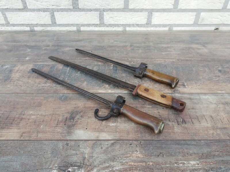 3 oude bajonetten