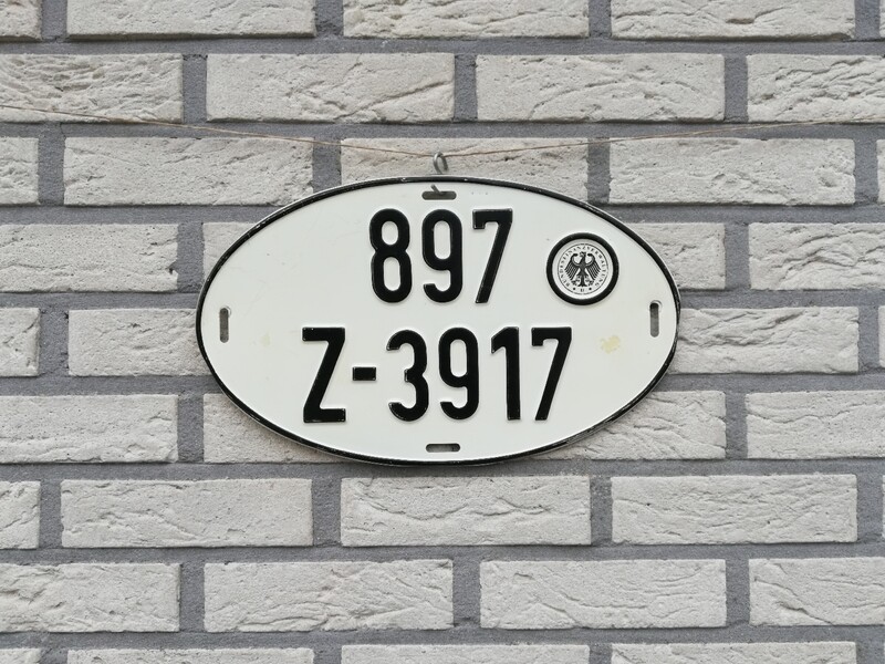 Oude Duitse ovale nummerplaat
