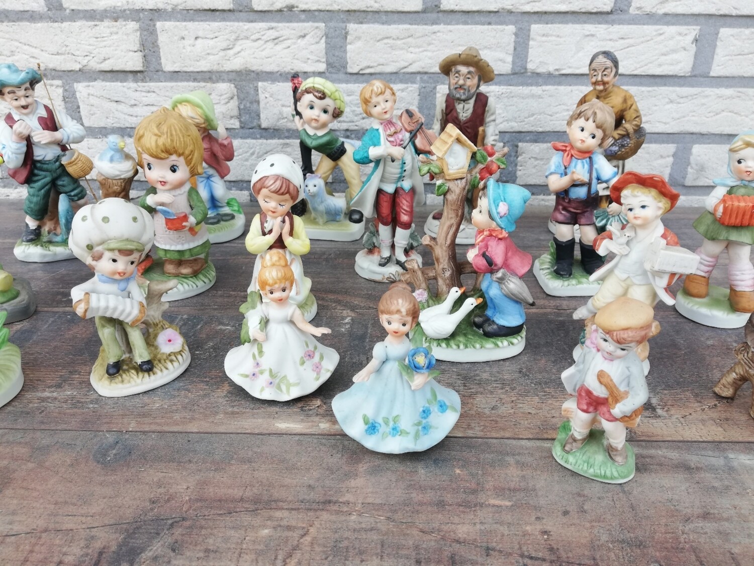 Collectie porseleinen beeldjes
