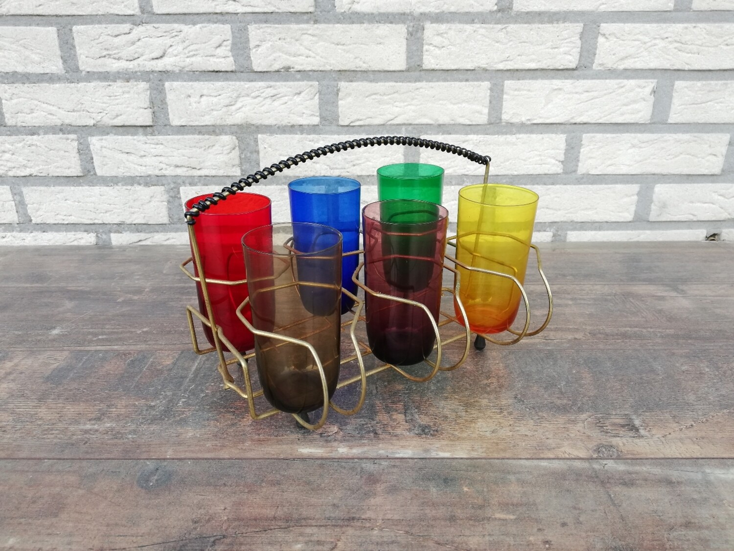 Mid-century rekje met 6 gekleurde glazen