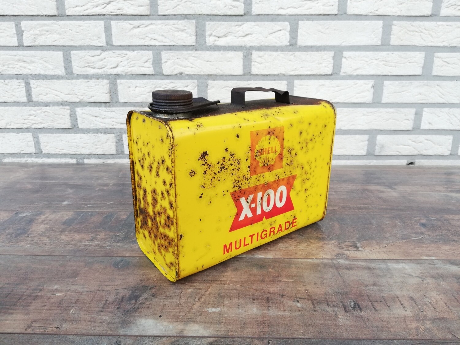 Oud olieblik Shell X-100