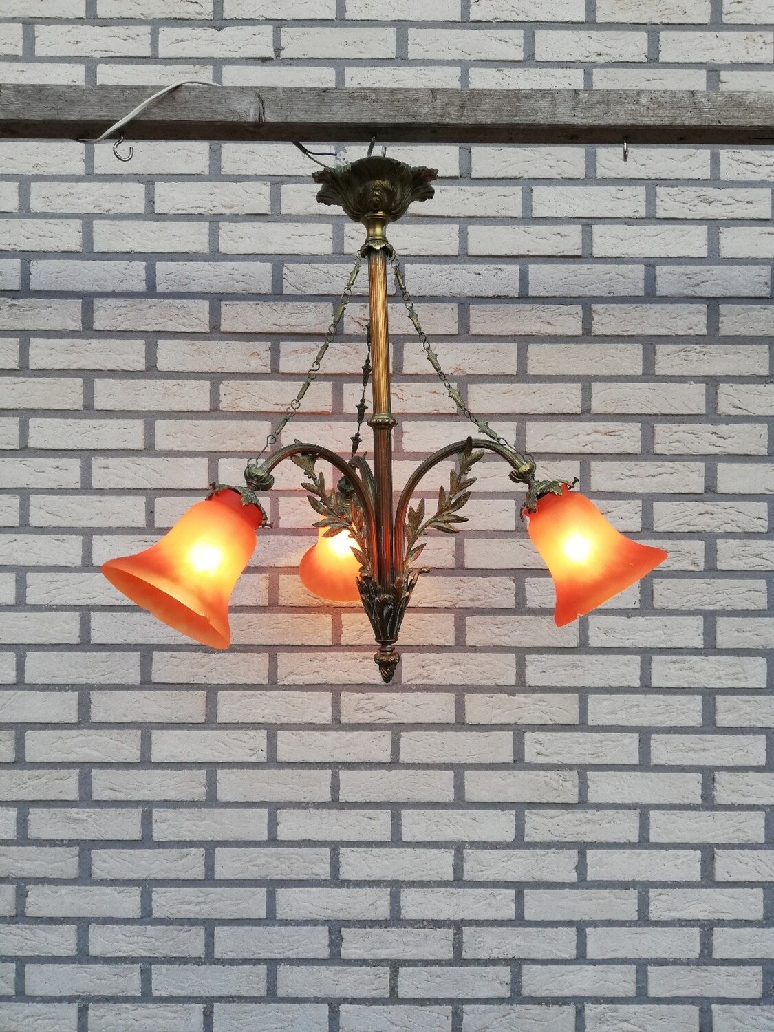 Antieke bronzen lamp met 3 kelken