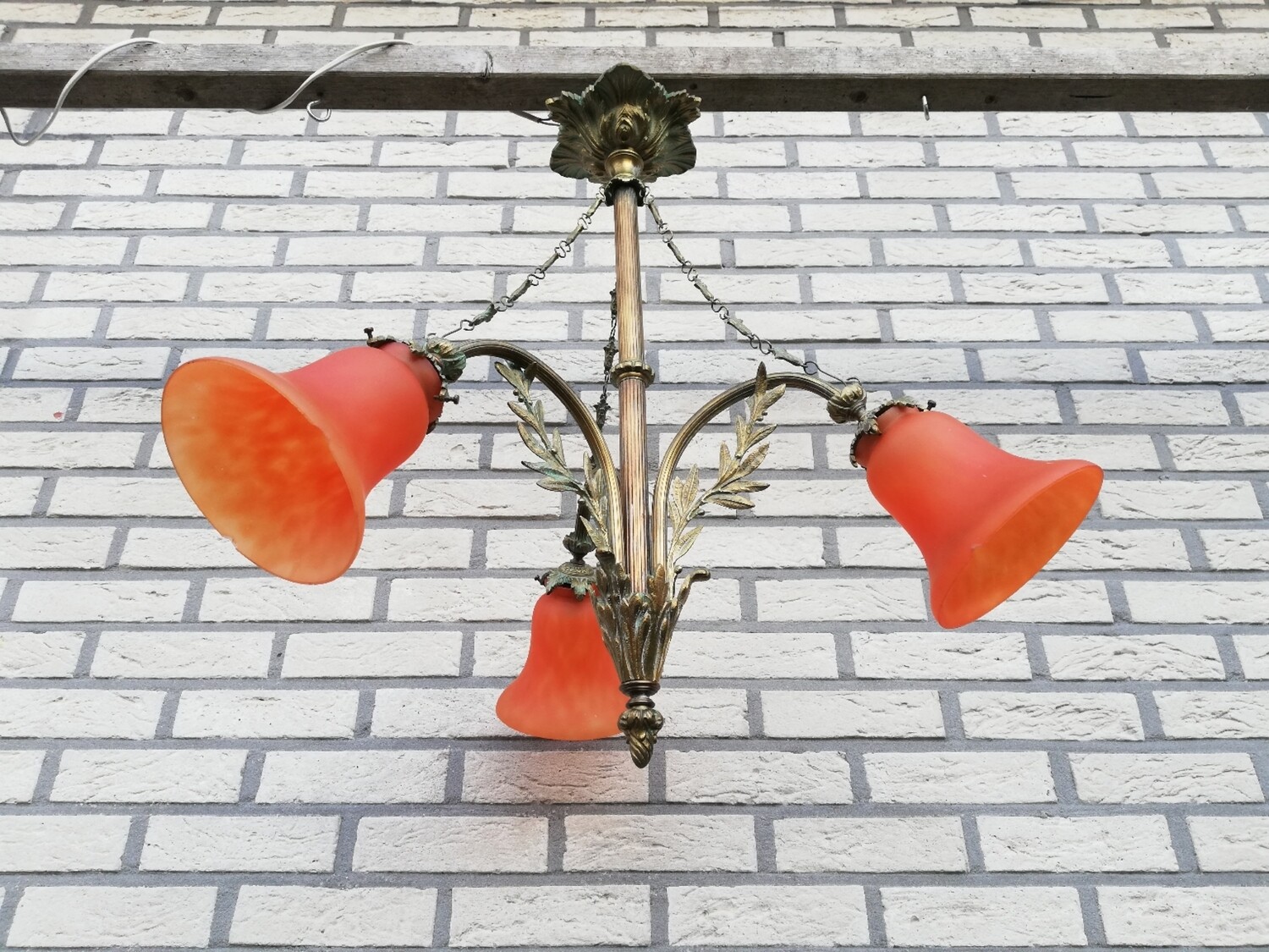 Antieke bronzen lamp met 3 kelken