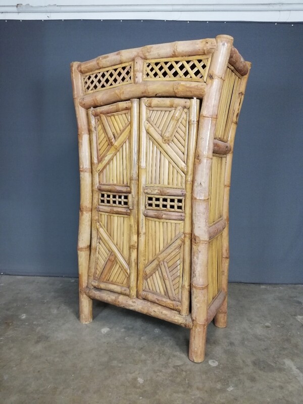 Grote bamboe kast
