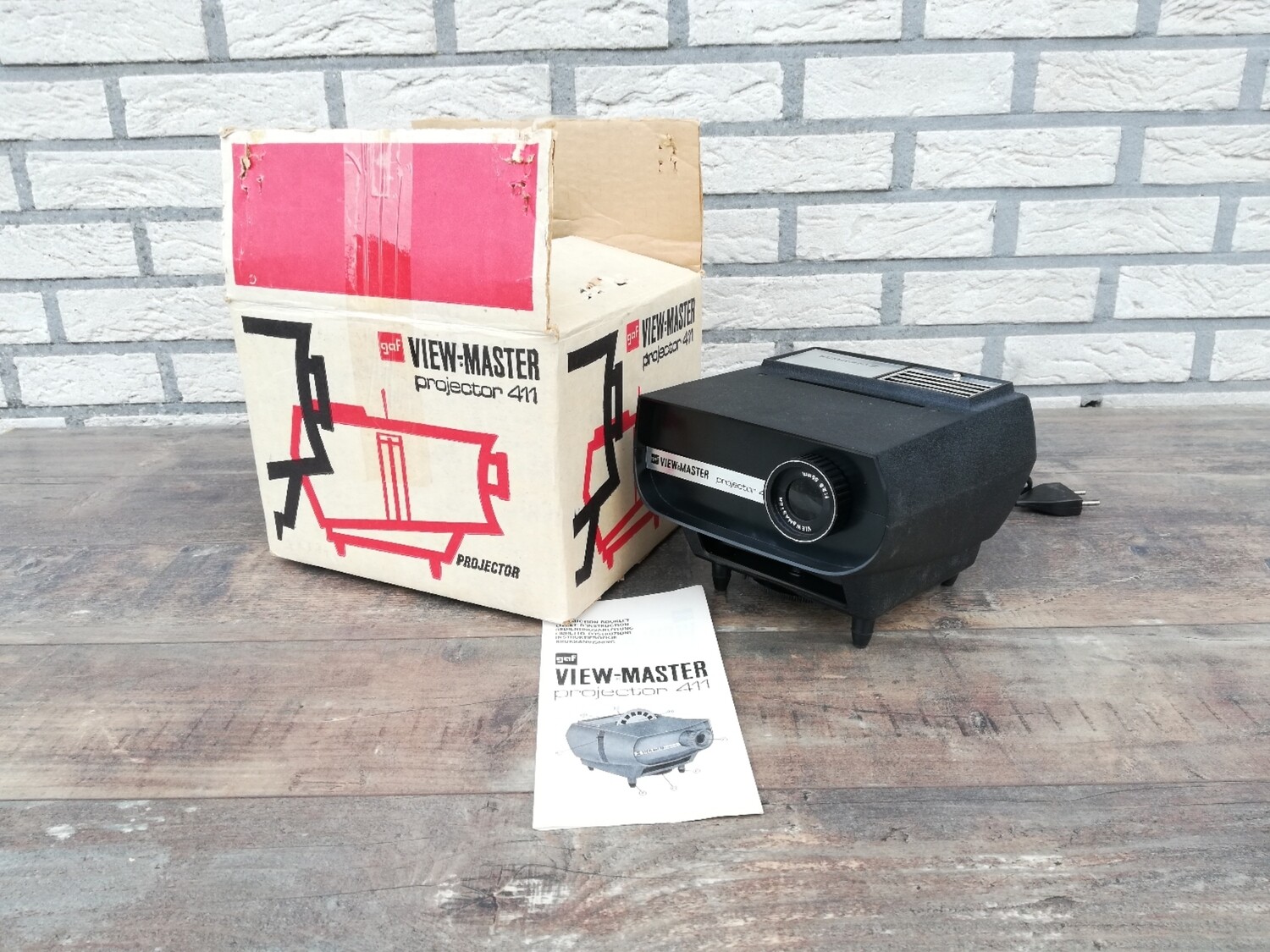 View-Master projector 411