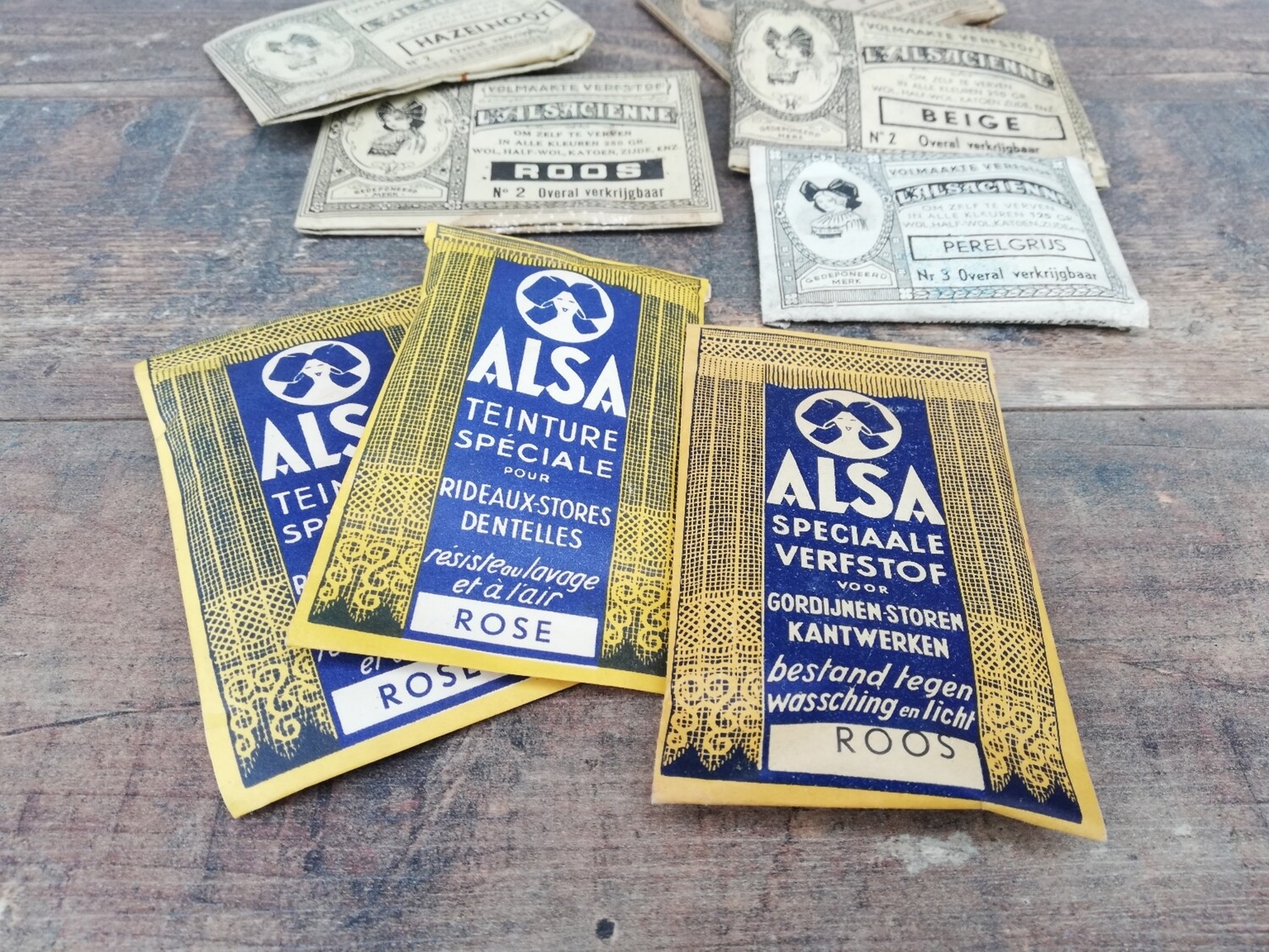 8 old unopened packets of textile paint