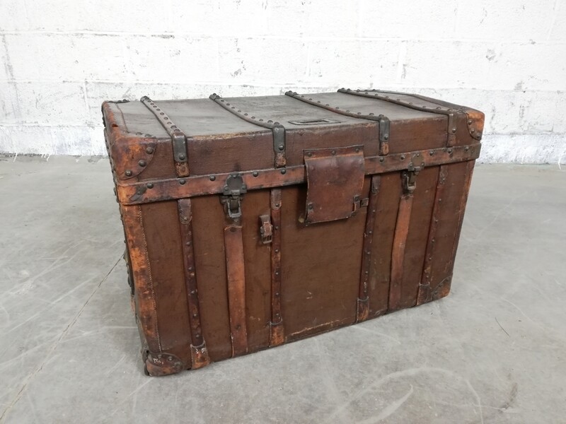 Antique leather travel case