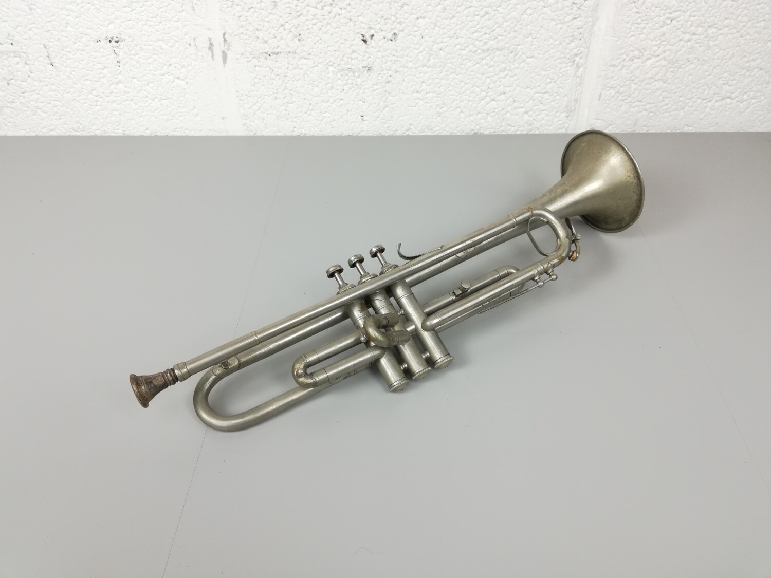 Oude trompet merkloos