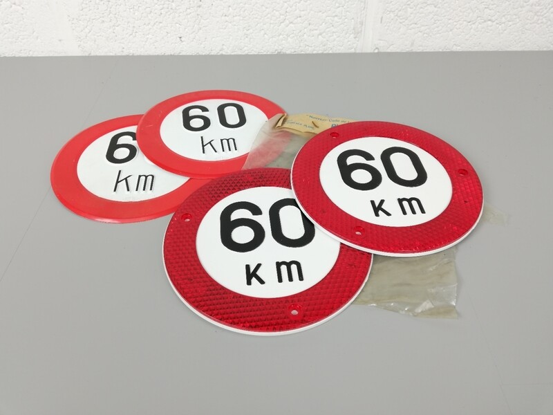 4 old speedlimlt signs