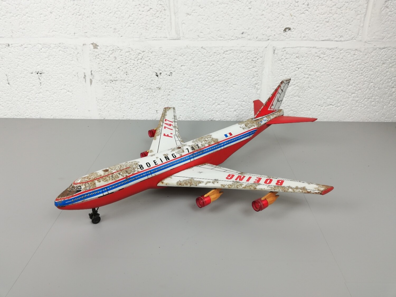Tin toy plane Boeiing F-747